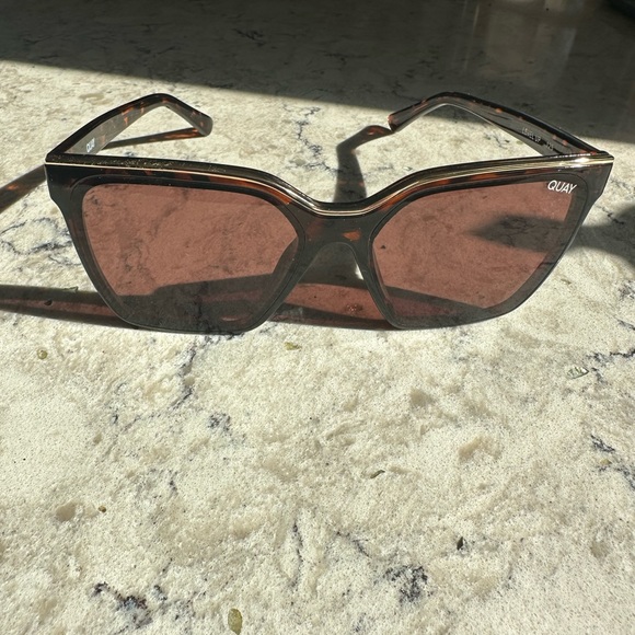 Quay Level up sunglasses in brown and gold - Picture 3 of 8